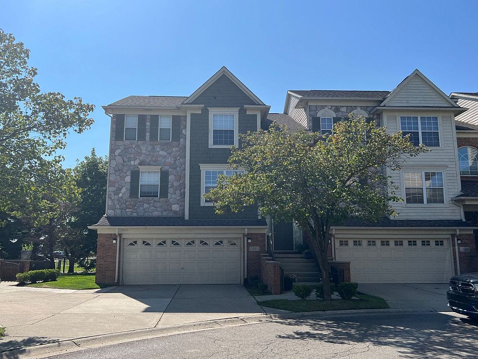 1st image of 15 Bradford Ct Unit 27