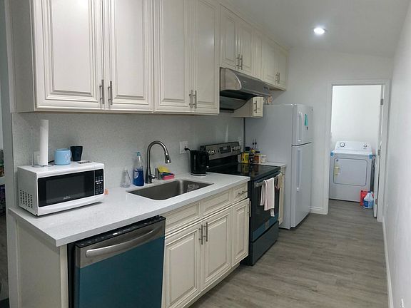 2nd image of 1460 W McKinley Ave