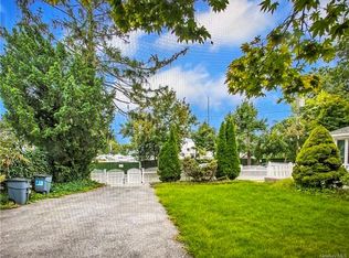 115 Rochelle St, Bronx, NY 10464