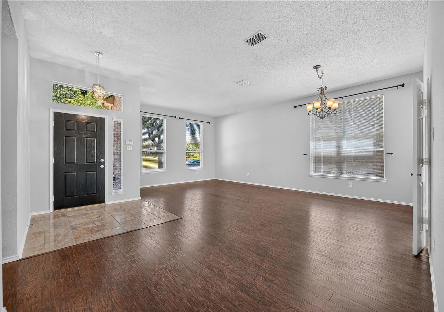 Charming 3BR/2BA Home in Lewisville Move-In Ready! — Photo 2
