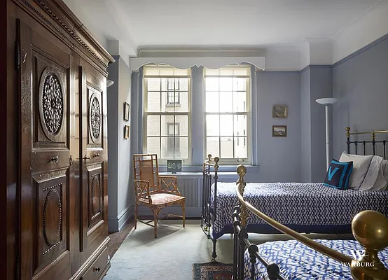 Sold by Warburg | media 11