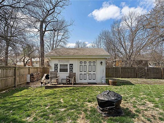 4th image of 3004 Sweet Briar Dr