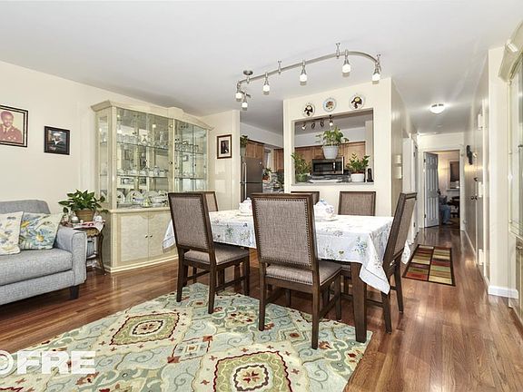 4th image of 1109 E 93rd St #301