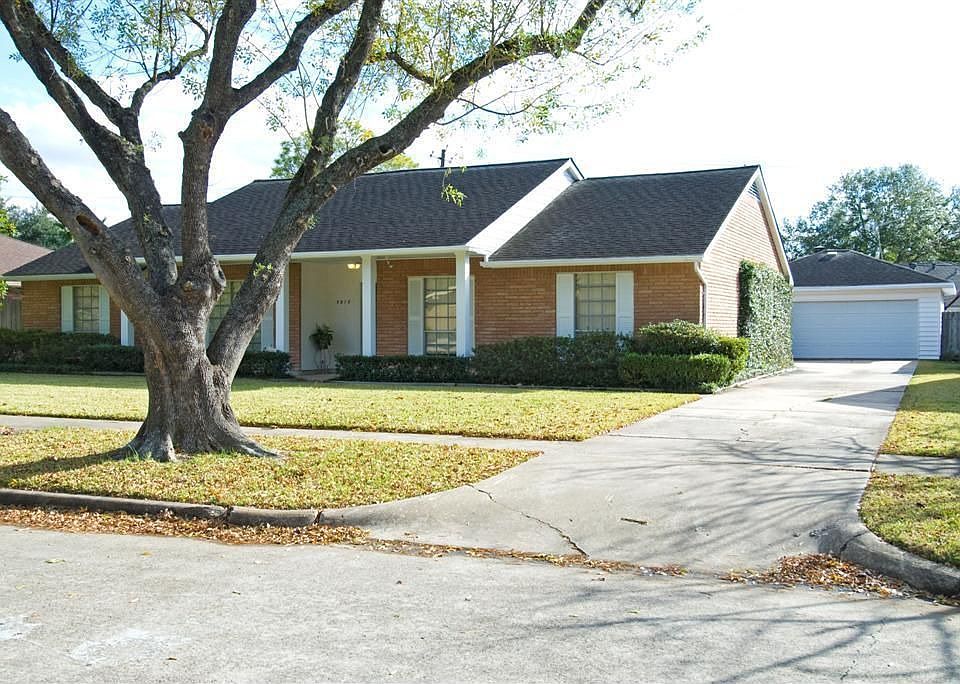 1st image of 5915 Belrose Dr