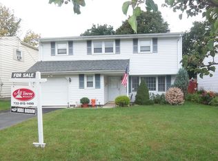 33 N Lincoln Ave, Colonia, NJ 07067