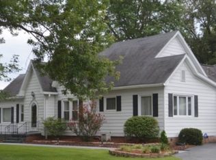 300 Plum St, Carmi, IL 62821