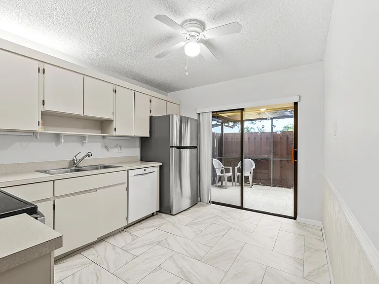 8019 SE Villa Cir — Photo 5