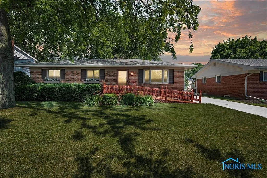 3329 Starr Ave photo 1
