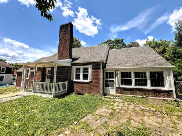 202 Charlotte St, Brookneal, VA 24528