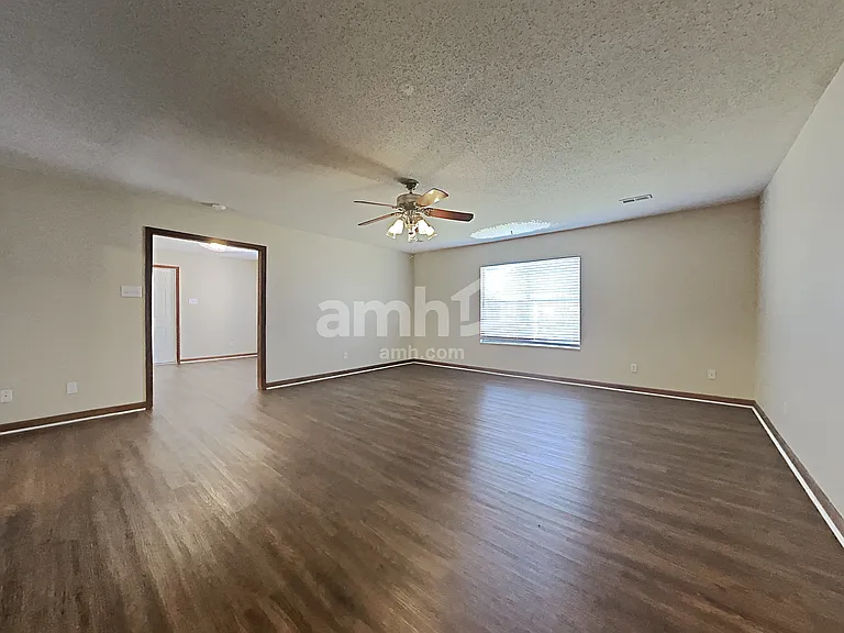 2303 Sir Edward Ln — Photo 11