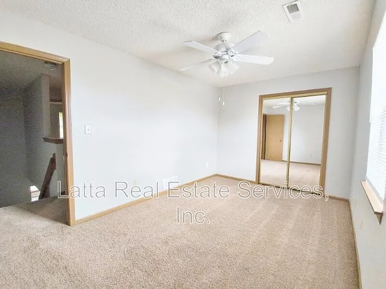2115 Highridge Dr #C — Photo 9