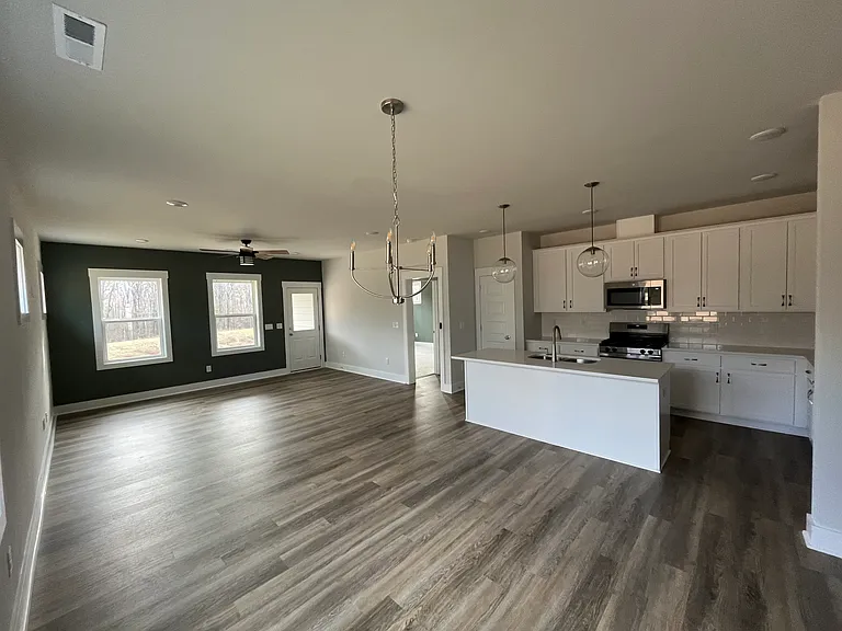 335 Beacon Dr — Photo 6
