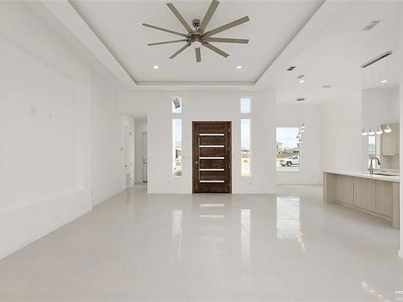 2nd image of 1912 E Ridgeway Cir