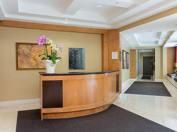 Paramount Concierge Desk