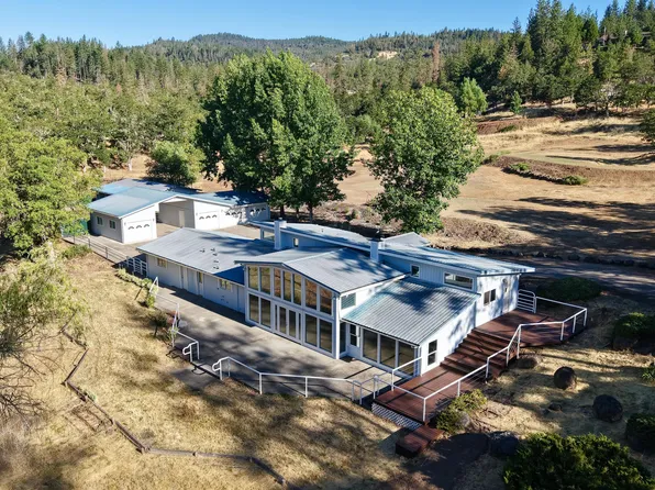 461 Sawyer Rd, Shady Cove, OR 97539
