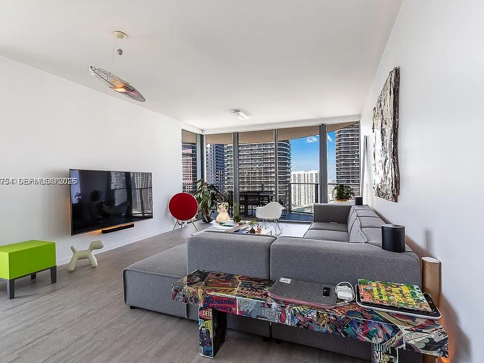 1000 Brickell Plz #3512
