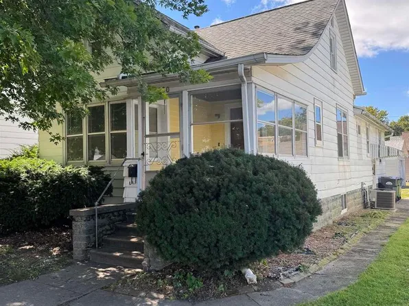 620 N 4th St, Clinton, IA 52732