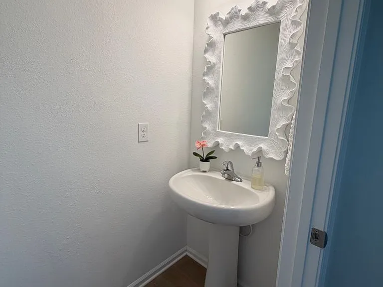 8326 Zenith Cir — Photo 6