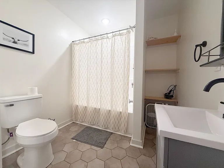 209 S Church St — Photo 22