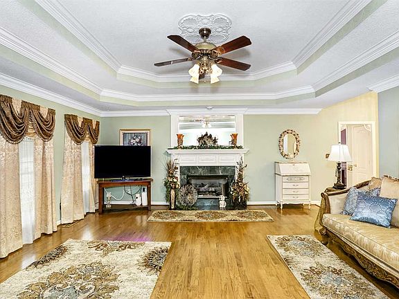 4th image of 213 Darsey Ct