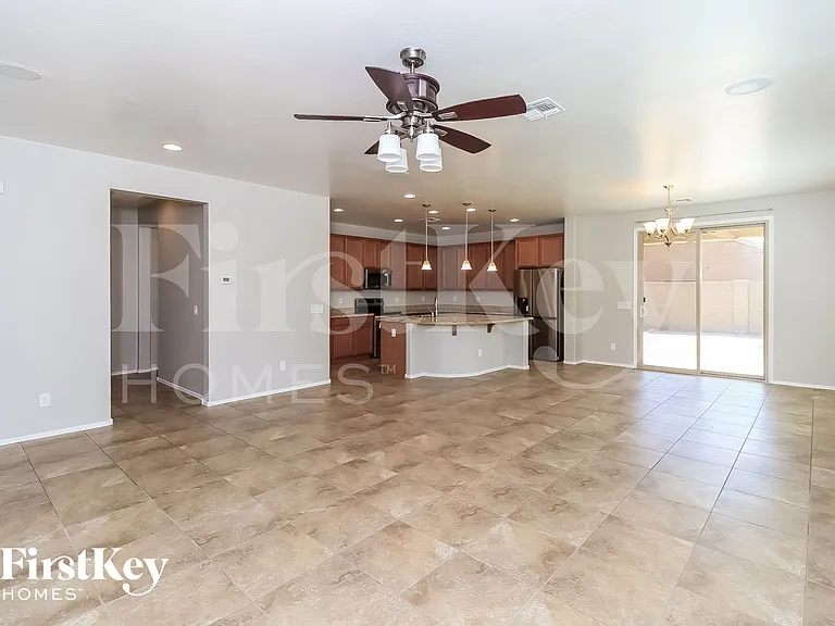 5027 W Saint Catherine Ave — Photo 5