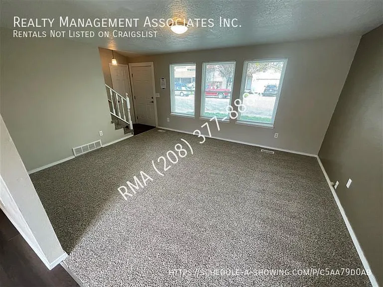 1339 W Sandalwood Dr — Photo 2