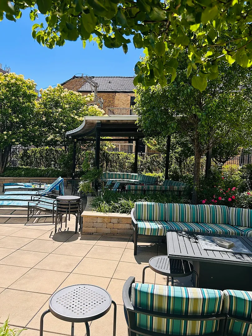 1 bed, 800 sqft, $2,400 — Photo 4