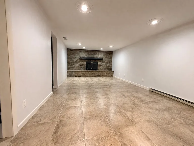 2119 Oaklyn Dr — Photo 16