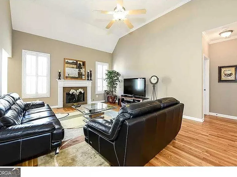 2479 Sandstone Pl — Photo 2