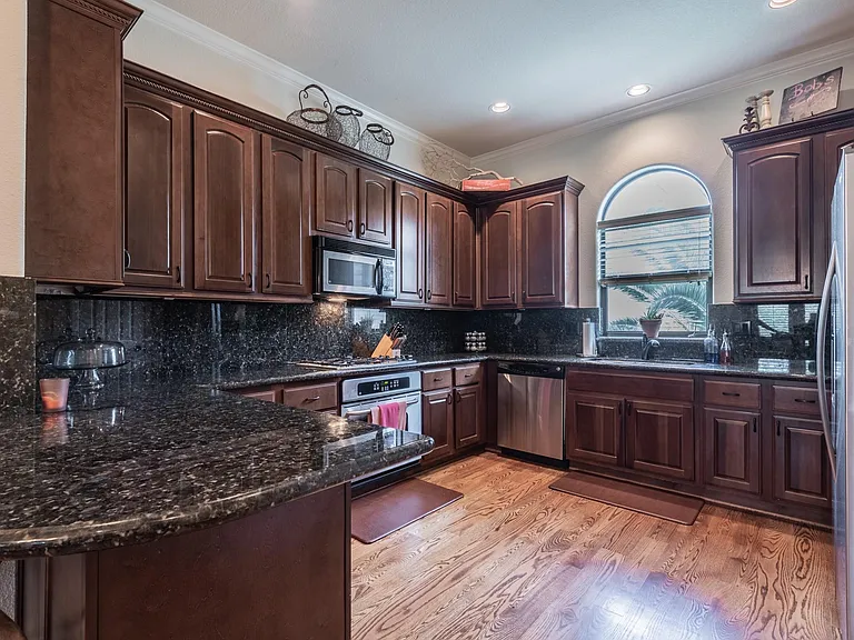 624 Westcott St — Photo 12