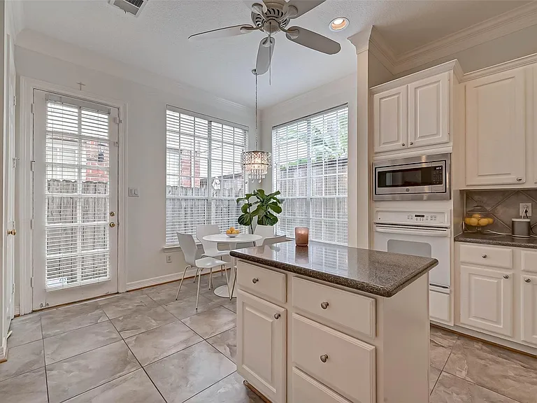 5917 Dolores St #D — Photo 10