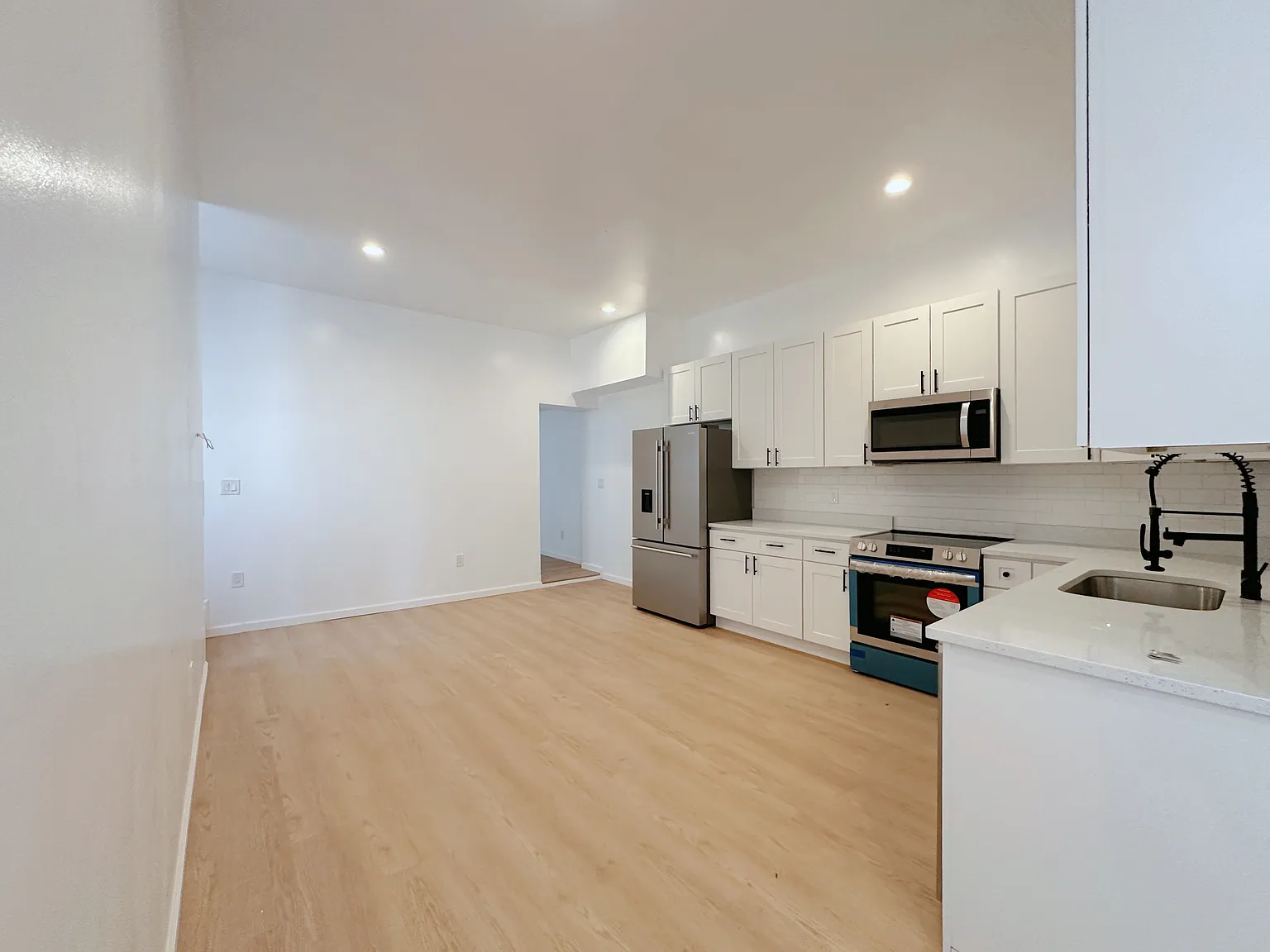 3204 Ward St — Photo 3