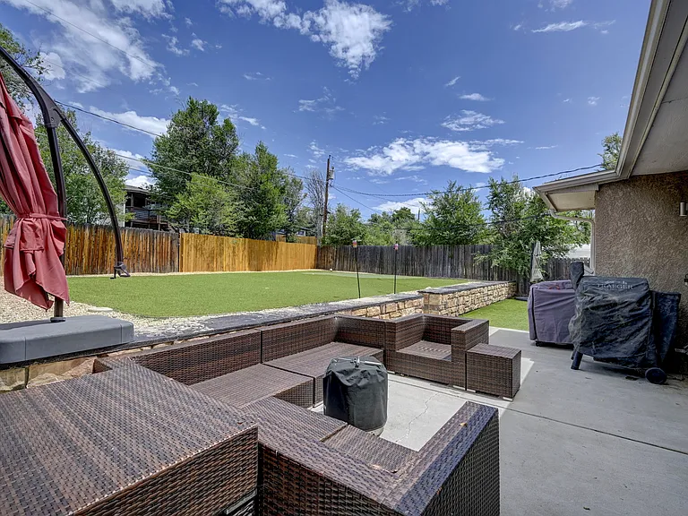 135 Hayes Dr — Photo 26