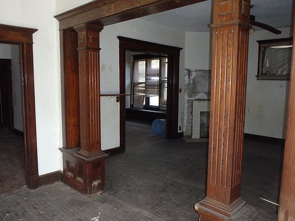 2nd image of 602 E Chandler Ave
