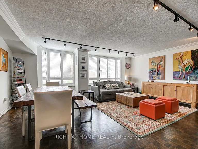 280 Simcoe St #1405 — Photo 1