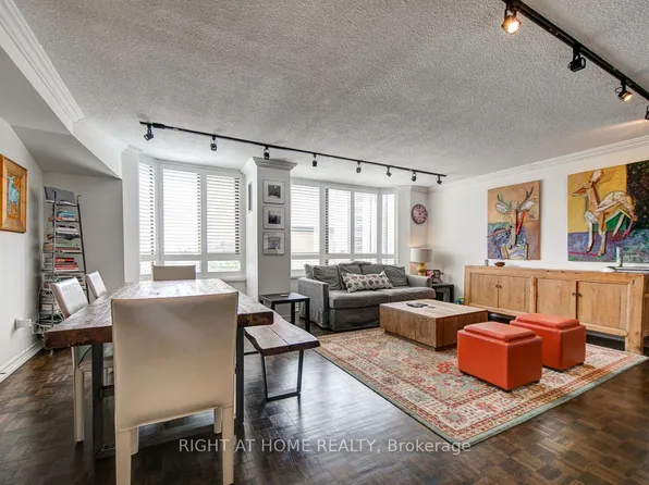 280 Simcoe St #1405, Toronto, ON M5T 2Y5