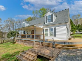 926 River Rd, Bracey, VA 23919