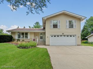 2S551 Ashley Dr, Glen Ellyn, IL 60137