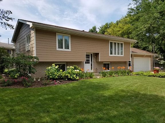 3rd image of 1617 Gateway Dr