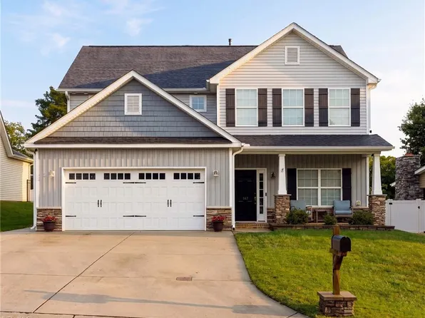 147 Rolling Meadow Ln, Clemmons, NC 27012