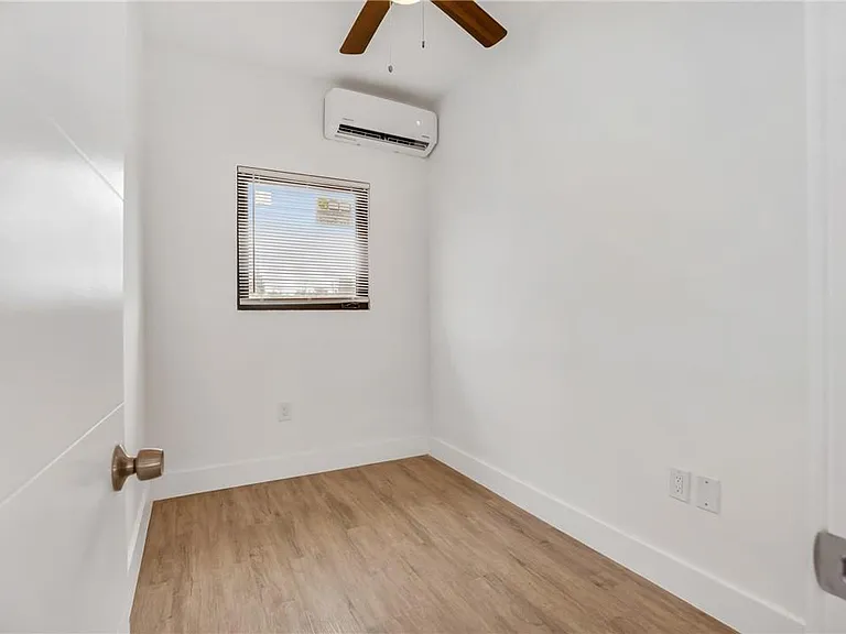 1648 SW 7th St #5 — Photo 12