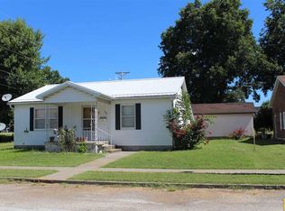 102 Center St, Windsor, MO 65360
