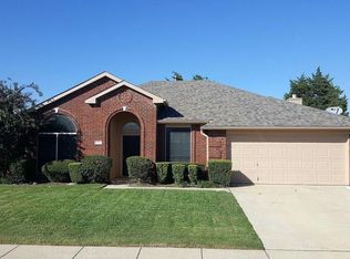 6221 Peach Tree Dr, Midlothian, TX 76065