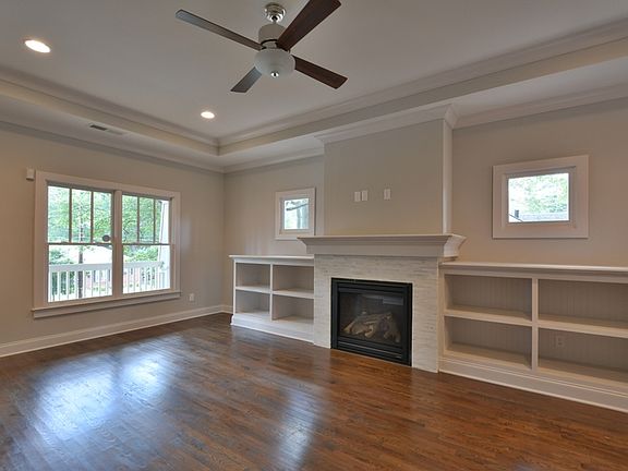 Den/Family/Great Room: Hardw