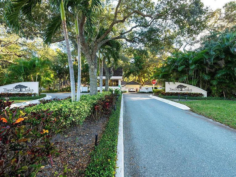 11335 Twelve Oaks Way — Photo 23