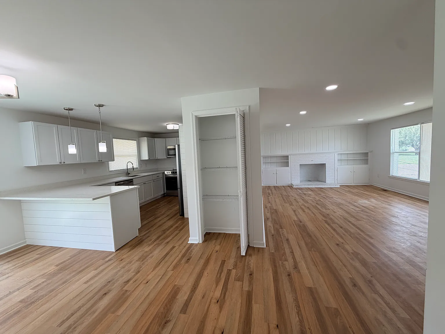 3 bed, 1900 sqft, $2,400 — Photo 3