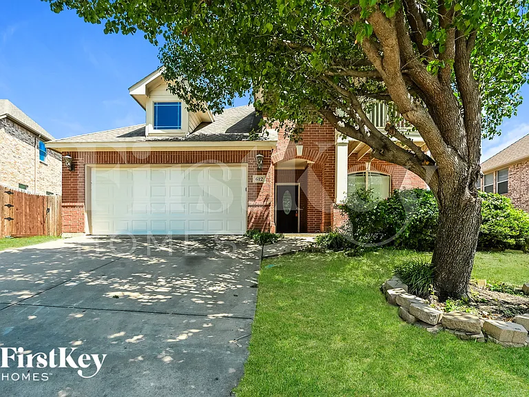 612 Celeste Ln — Photo 1