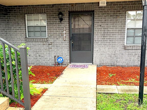 2nd image of 3082 Sir Hamilton Cir #3082