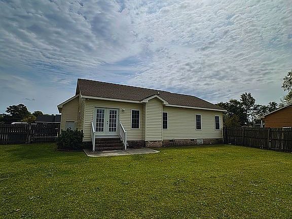3rd image of 3505 Hillcrest Dr