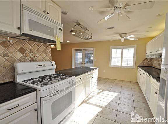 3rd image of 1376 Tierra Cir